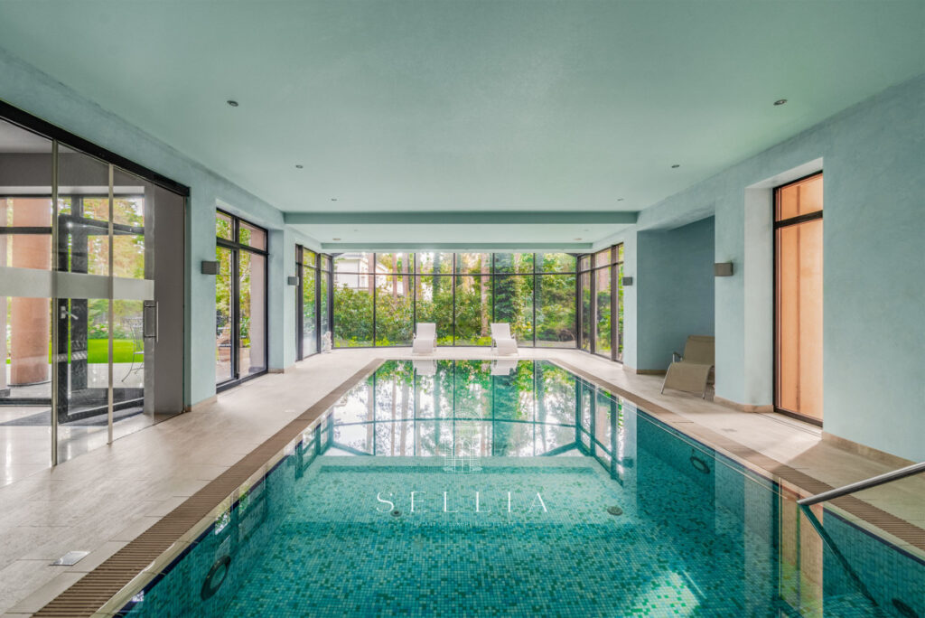 Luksusowa rezydencja z basenem w Strefie A