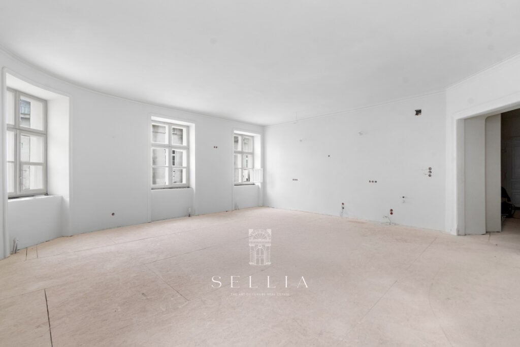 Nowa, jasna kawalerka w kamienicy na ul. Hoża, idealna pod inwestycję lub do zamieszkania.