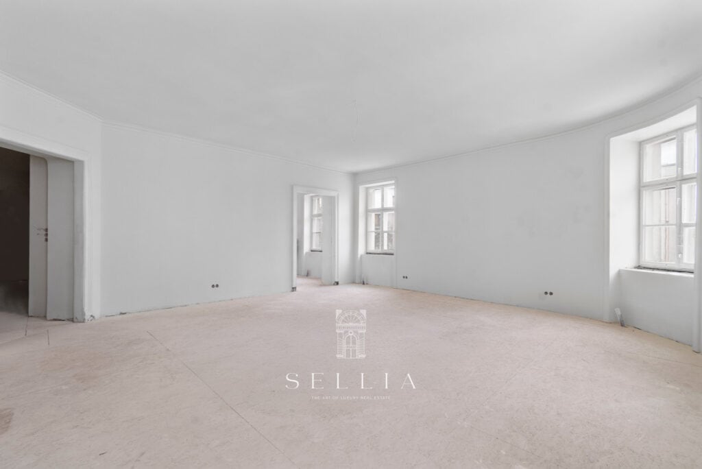 Przestronny, jasny apartament w kamienicy przy ul. Hoża, idealny do aranżacji i zamieszkania w centr.