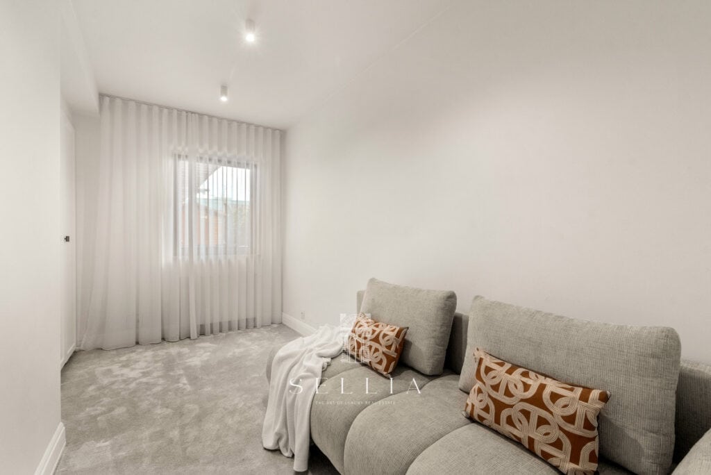 Penthouse z tarasem w Wilanowie, luksusowe mieszkanie z widokiem na miasto.