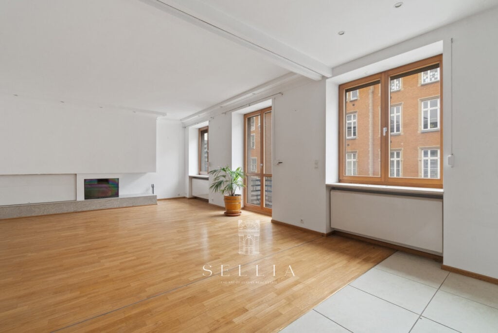 Przestronne, jasne mieszkanie na Powiślu z dużymi oknami i widokiem na okolicę, idealne dla osób cen.