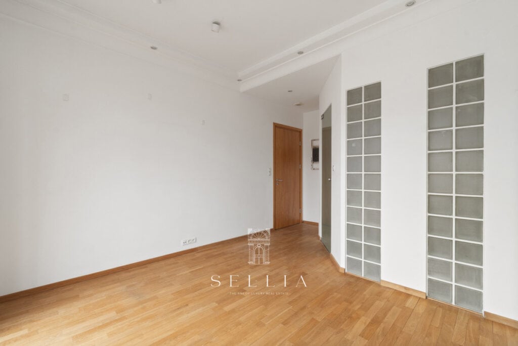 Przestronne mieszkanie na Powiślu z jasnym wnętrzem i nowoczesnym układem, idealne dla rodzin i osób.