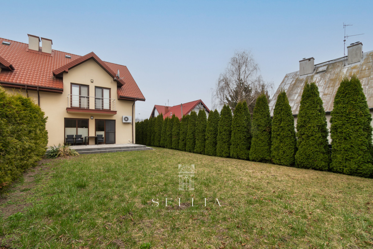 Dom jednorodzinny z ogrodem w Wilanowie Zawady, idealny dla rodzin szukających przestrzeni i komfort.