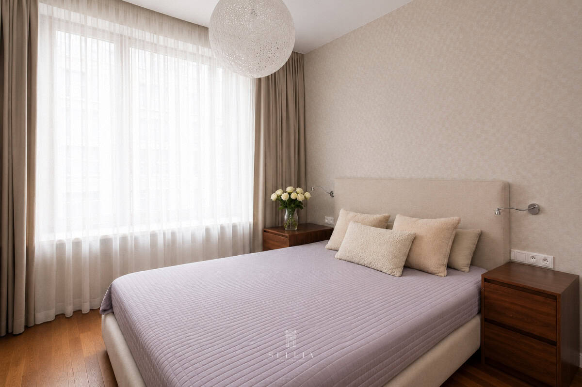 Przytulna sypialnia w nowoczesnym apartamencie na Powiślu.