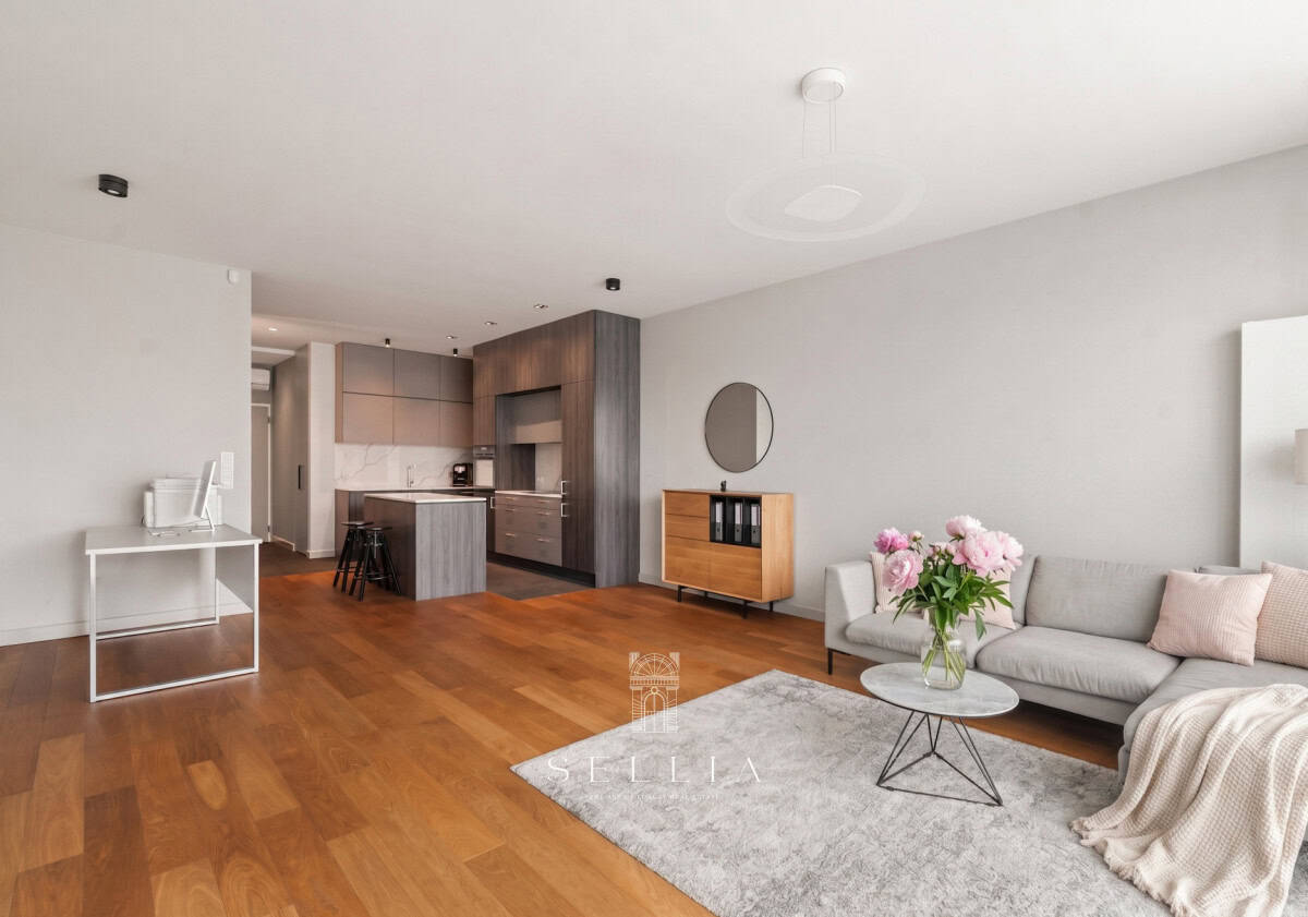 Nowoczesny, przestronny apartament w Forcie Cze z jasnym wnętrzem i eleganckim wystrojem.