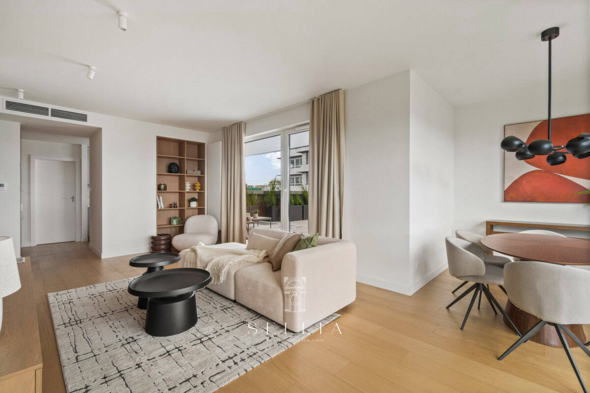 Przestronny, nowoczesny apartament z dużym tarasem i eleganckim wnętrzem.